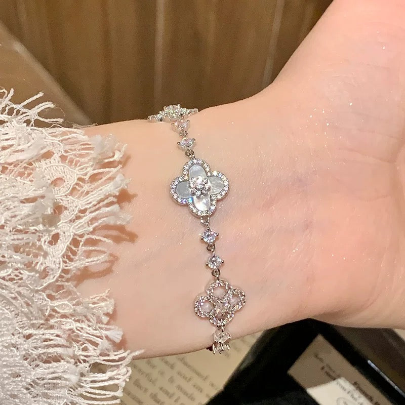 Convaria™ Diamond Clover Bracelet